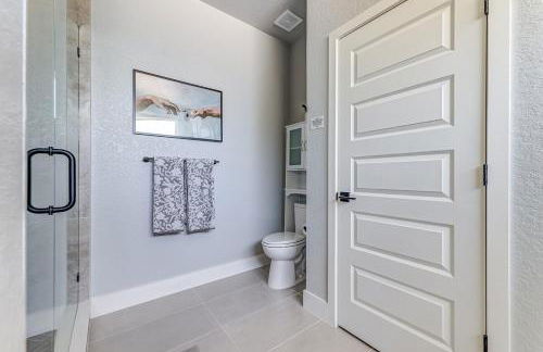 Chic & Spacious 4 Bedroom 3 Full Bathrooms Retreat in West Tampa and Pvt Backyard - Foto 42