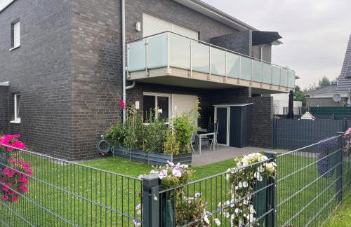 Ruhig gelegene EG-Neubauwohnung & Garten, überdachte Terrasse, Insektenschutz, Fußbodenheizung, EBK für max 7 Personen - Foto 2