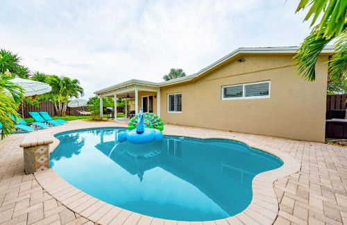 Colorful Home - Pool - Game Room - Basketball Court - BBQ & More - Photo 8