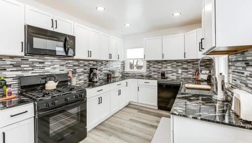 Walkable and Modern! Syracuse Home Near Campus - Foto 3