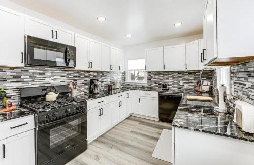 Walkable and Modern! Syracuse Home Near Campus - Foto 3