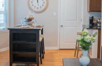 Newly Renovated Townhouse on a Tranquil Street - Foto 12