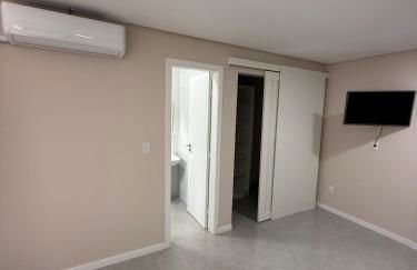 AP frente à praça bem localizado - Foto 7