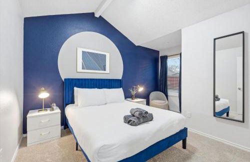 Luxury Living w Backyard Pool Oasis 5BD 3BA - Foto 19