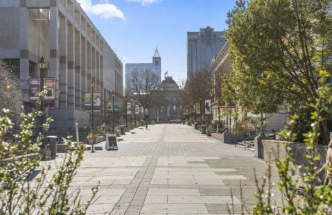 Luxe King Bed, Balcony, Garage in Downtown Raleigh - Foto 16