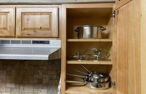 Comfortable downstairs 2 bed next to Fort Sill - Photo 10