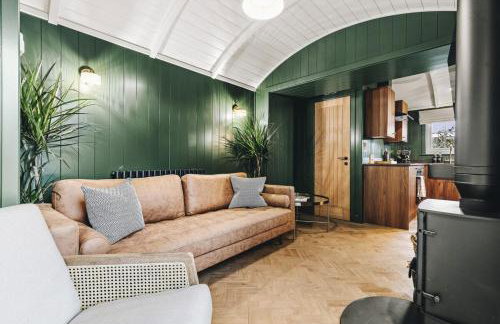 Nestledstays - The Hide - Photo 9