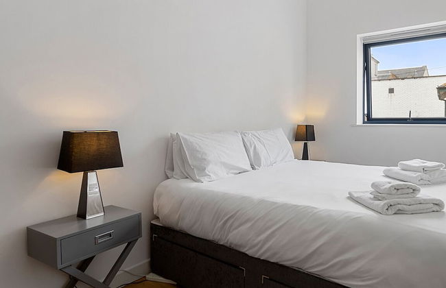 City Centre Spacious Apartment - Photo 5