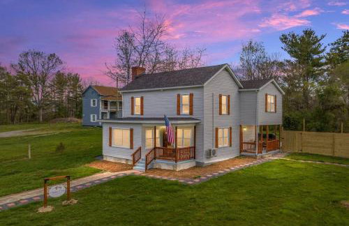 Pondview 4BR Cabin-Walk to Caverns, Hot Tub, Wi-Fi - Foto 1