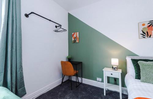 Spacious 3 Bed in Manchester by 53 Degrees Property, Perfect for Group Stays, Sleeps 8 with Free Parking! - Foto 13