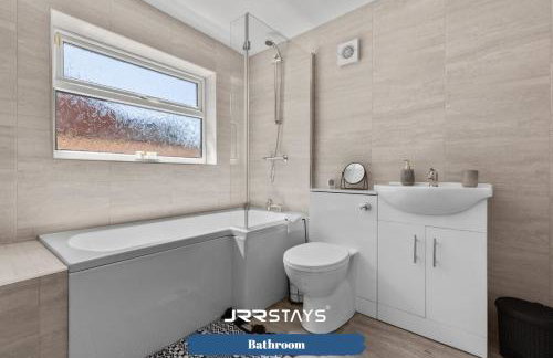 Nuneaton - Ideal 3 Bedroom, Wi-fi Parking, Sleeps 6 - JRR Stays - Foto 21