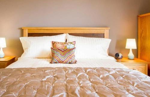 Spacious holiday home with stunning sea views - Photo 18