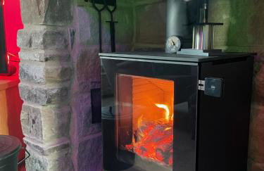 Muddy Paws Cottages - The Nook - Photo 16