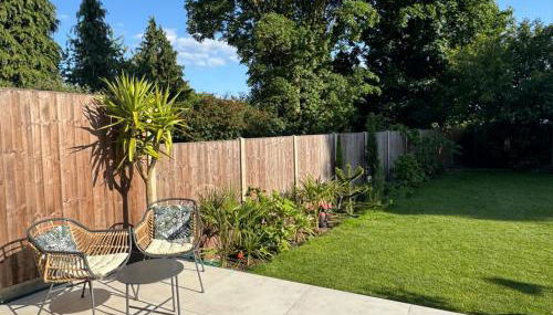 Modern Luxury Home with Spacious Garden close to Warner Bros Studio - Foto 5