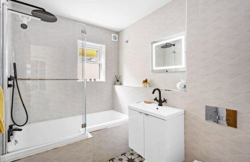 Bumble Cottage, Torcross - Heart of Torcross - Log burner - Ley views - Foto 30