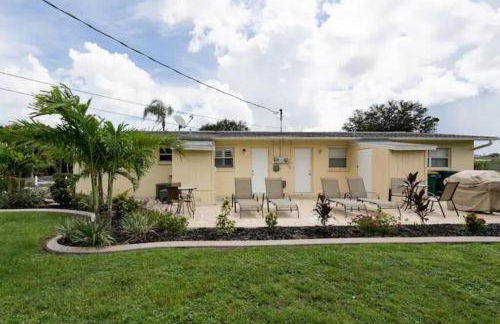 Modern Apartment - 3 of 4 - Photo 13