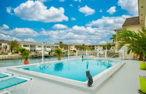 Where the Sun Meets the Water - Foto 1