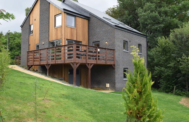 Superb Villa With a Large Garden - Photo 27