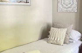 Gatelodge - Charming 2-Bed Cottage, Exmouth - Sleeps 3 - Photo 3