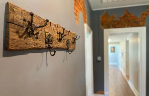 1920 Brick House-Hot Tub-Outdoor Brickoven Pizza-Pets-Breweries - Foto 29