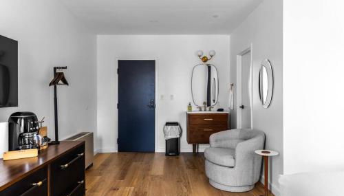 Historic Hotel, Heart of Bangor, Fiber Wi-Fi, Roku TV, Room # 206 - Foto 5