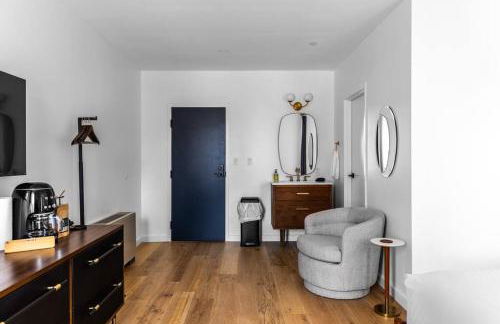 Historic Hotel, Heart of Bangor, Fiber Wi-Fi, Roku TV, Room # 206 - Foto 5