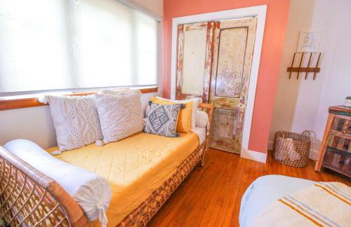 Luxurious Bohemian Bungalow in Lincolnville - Mins from Downtown! - Photo 26