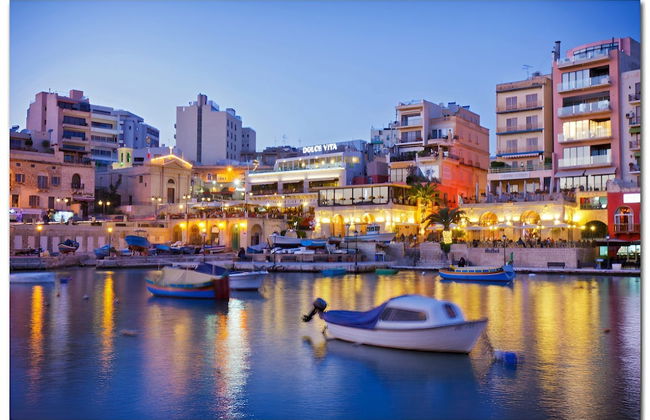 Elegant Sliema Penthouse, Panoramic Terrace - Foto 47