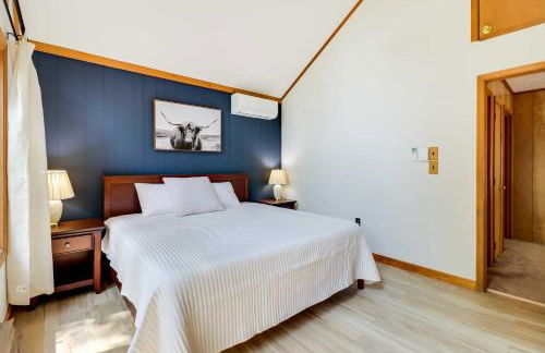 Woodsy Big Bass Lake Hideaway with Fire Pit and Deck! - Foto 13