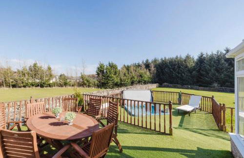 JOIVY Greenknowes Farmhouse with Hot Tub and Bar - Photo 56