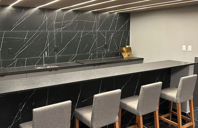 Melhores Flats - Fabuloso a 50m do mar - Foto 2