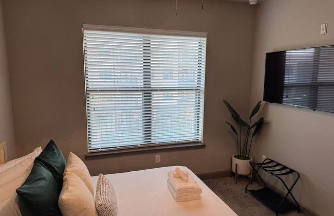 Ebony Ivory Midtown King Bed - Foto 8