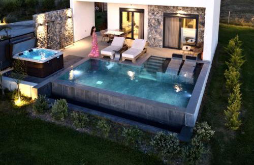 Aphrodite Luxury Villas & Suites-Private Heated Pool & Jacuzzi - Photo 3