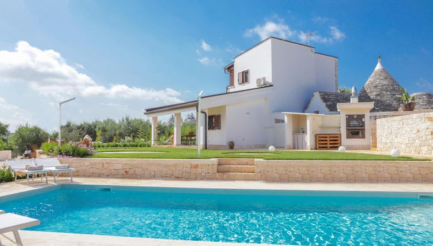 TD Trulli Saveni Trulli With Pool Near the Centre - Photo 2, Primary image