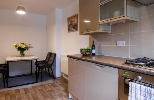 Spacious 4-Bedroom House in Aylesbury Ideal for Contractors Professionals or Larger Families - Foto 23