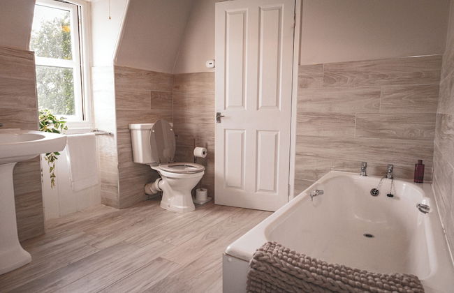 Spacious 4 Bedroom Flat in Stirling - Photo 8