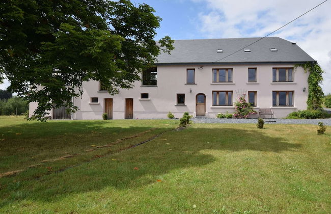 Holiday Home in Leglise Near Ardennes River - Foto 1