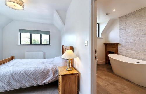 Beautiful arts and crafts home - Photo 8