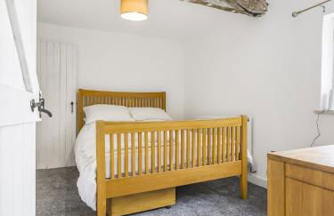 6 Bedroom Country Cottage with Hot Tub - Photo 17