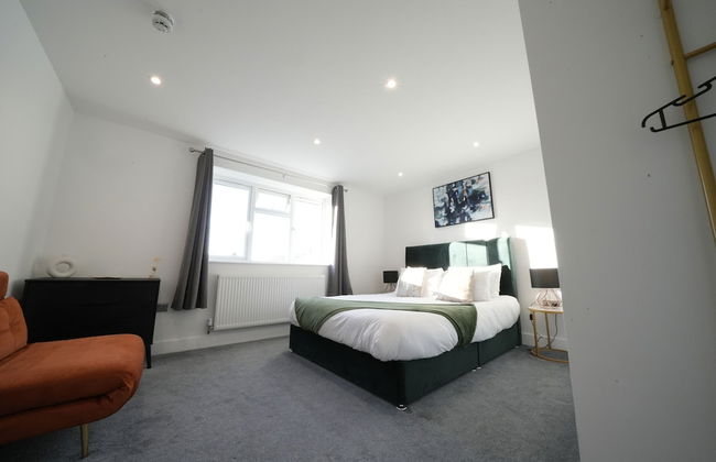 Heathrow Charge and Go - Photo 23