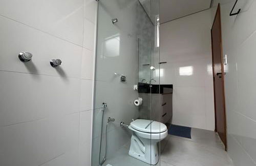 Casa Moderna, Confortável e com Churrasqueira - Foto 18