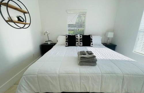 Coral Gables Home with POOL Near Airport. King beds - Foto 4