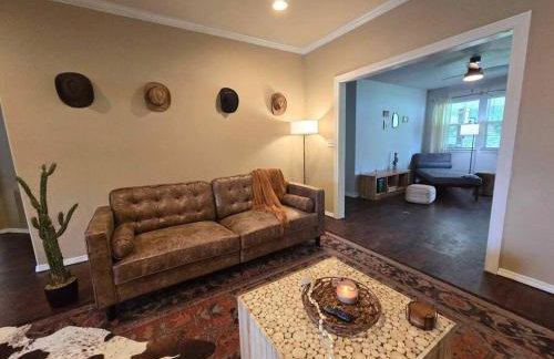 4 bedroom pet friendly grill under 5 min to airport and Choctaw Casino - Foto 16