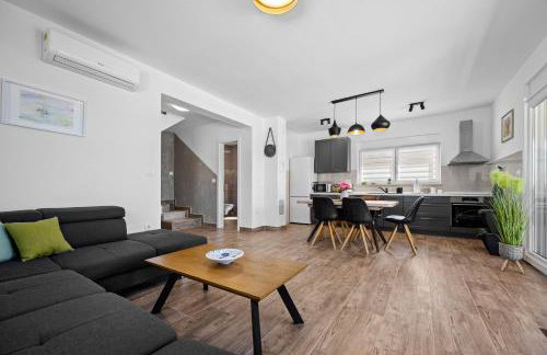 Villa Sunny Olive - Photo 23