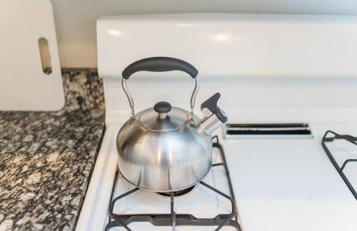 TWO town homes! 6 Bedrooms, 2 King beds, Walk to Eats - Foto 18