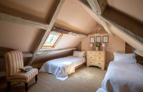 Gleneda Cottage - a renovated, traditional Cotswold cottage full of charm with fireplace and garden - Photo 42