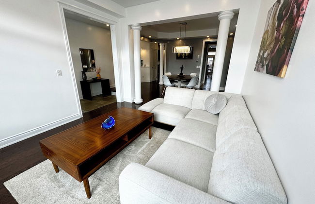 Spacious 4-Bedroom Retreat - Photo 29