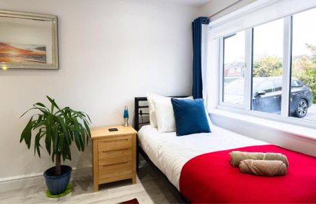 Award Winning Beautiful House in South Cambridge, 14-Min Drive to the City Centre, Free Parking, No Sofabeds, Sleeps 6 - Photo 12