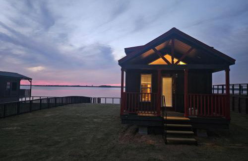 Lakefront Cottage with Hot Tub & Sunset Views - Foto 11
