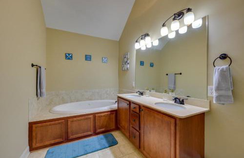 Lake Oconee Abode with Patio, Grill and Fire Pit Table - Foto 14